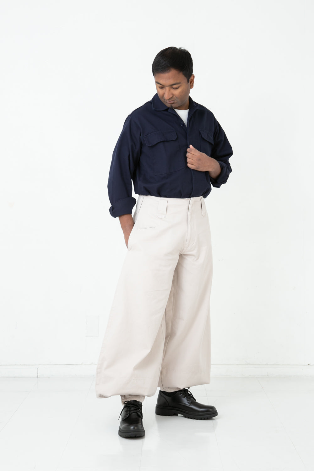 Women's Organic Cotton Baggy Cargo Pants in Dress Beige