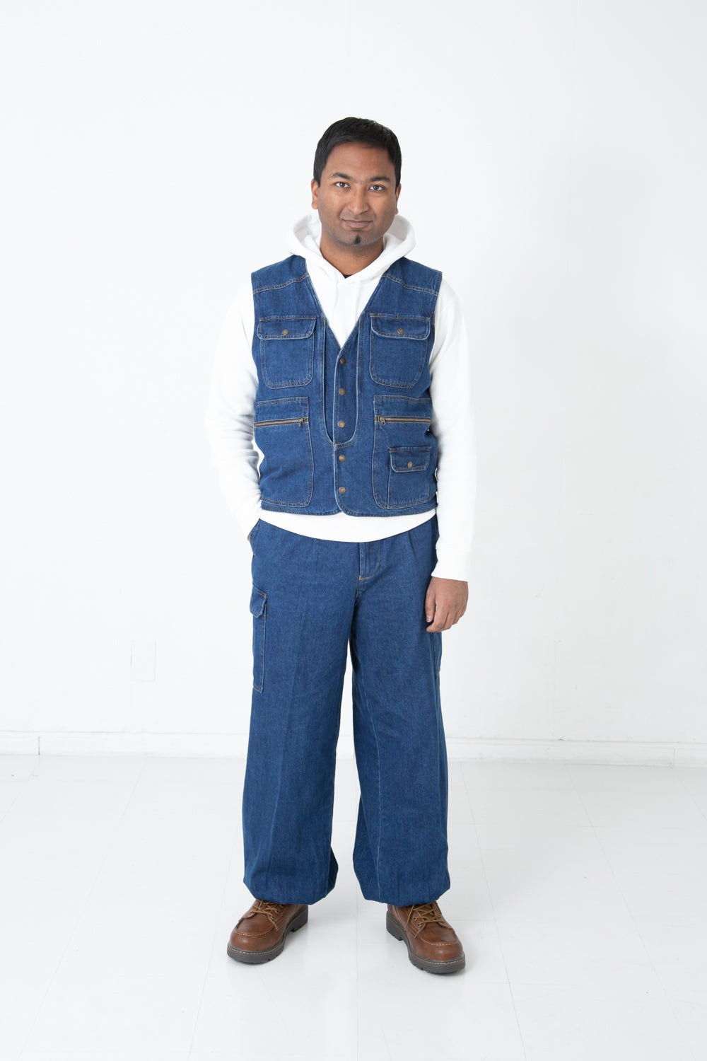 Denim 14 Vest - model