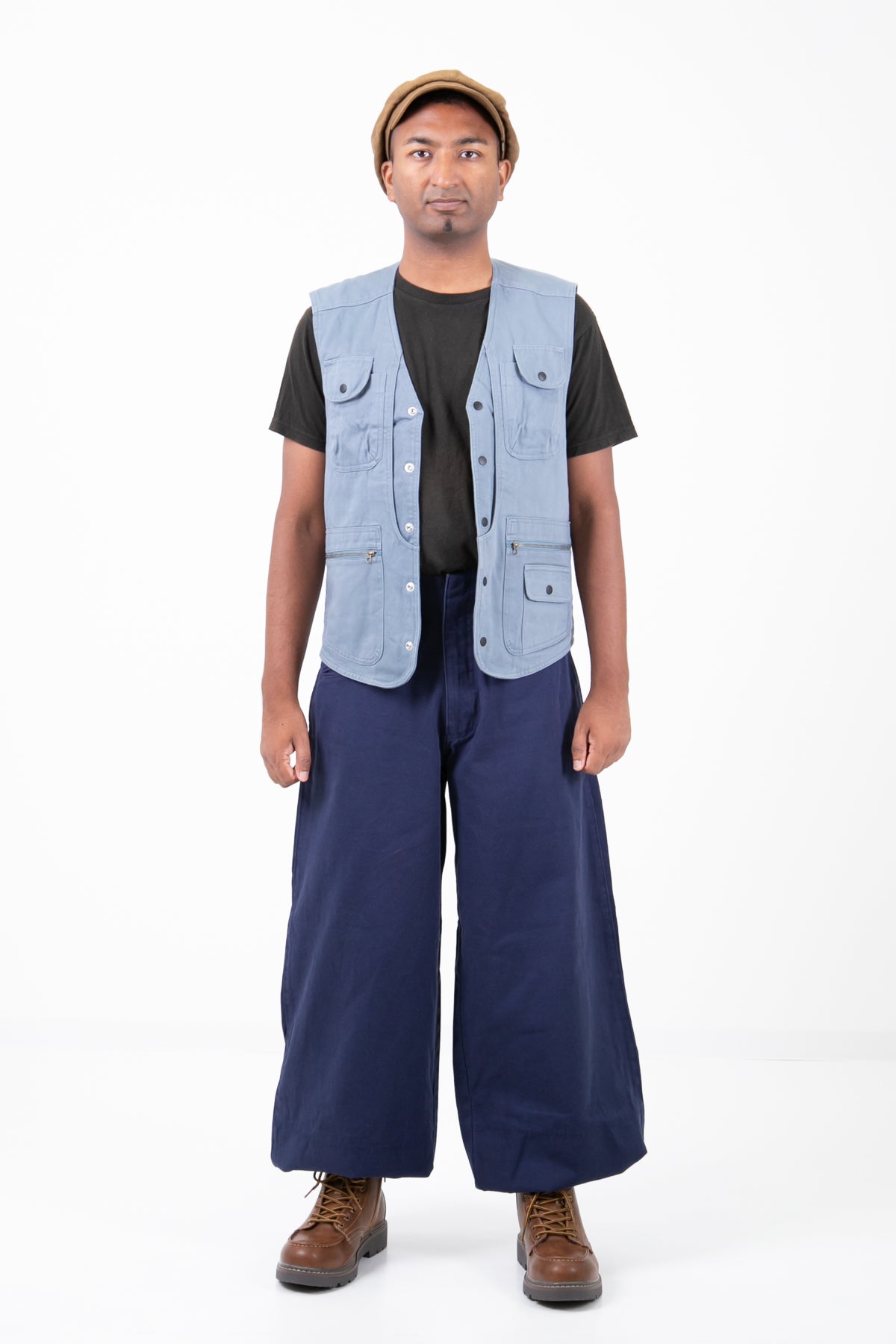 Classic Cotton 40 Multi Pockets Vest_model